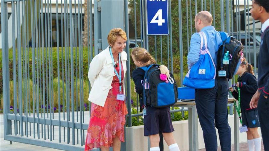 جيمس للتعليم تعيّن آن هايدون مديرةً لأكاديمية ويلينغتون – الخيل