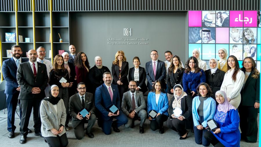 الأميرة غيداء تكرِّم البنك العربي لرعايته برنامج "العودة إلى المدرسة"