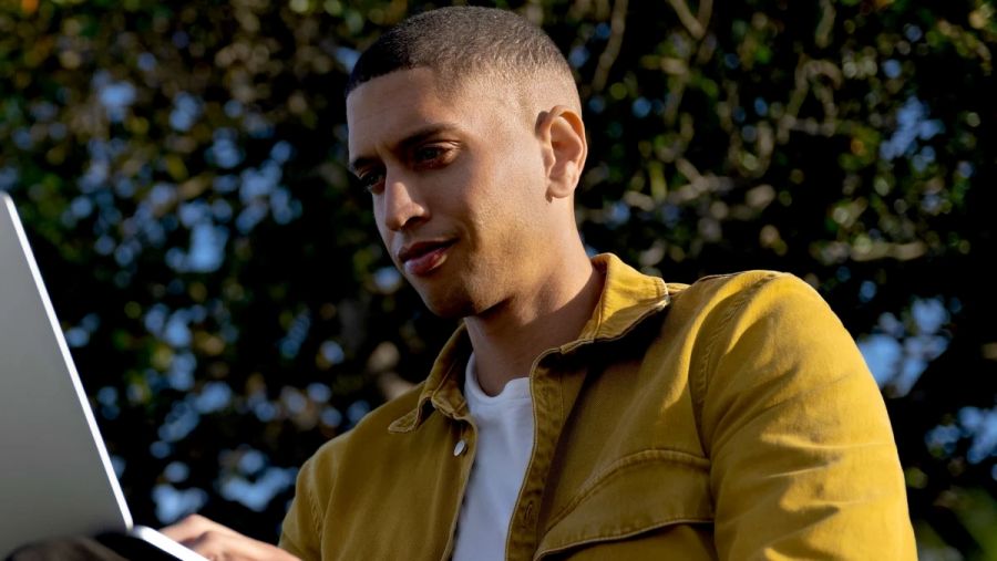 Microsoft and Ericsson bring enterprise-grade 5G laptop management to Windows 11