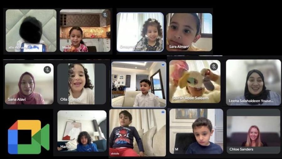 معلمة عن بُعد وأم على مدار الساعة