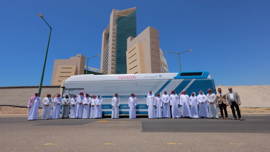 عبداللطيف جميل للسيارات وتويوتا تطلقان مشروع تجريبي لحافلة الهيدروجين في ينبع