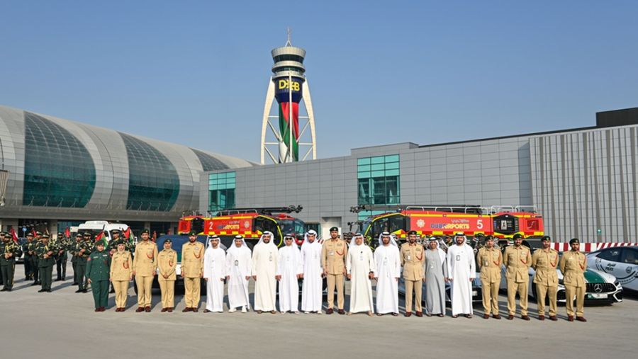 برج المراقبة بمطار دبي الدولي يتوشّح بعلم الإمارات احتفاءً بروح الوطن