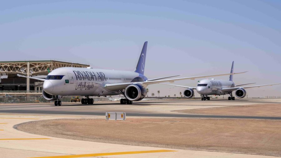 بوينج تسلّم أول طائرتين من طراز 787 دريملاينر لطيران الرياض