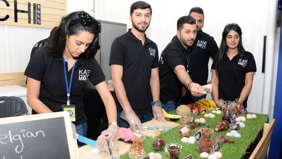 يشارك في المهرجان أكثر من 70 مطعماً ومقهى الى جانب أفضل محلات ومنافذ بيع الأطعمة والمشروبات المحلية والمتاجر المتعلقة بصناعة المواد الغذائية وقطاع التغذية.