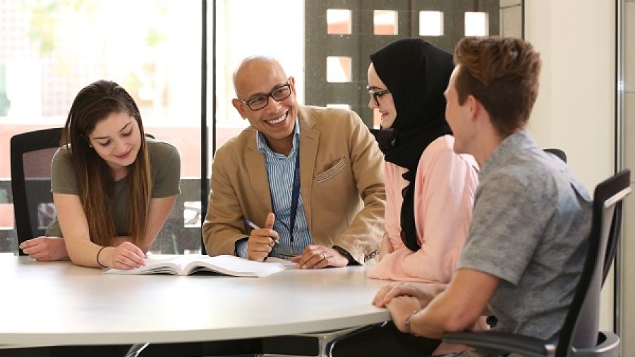 تمنح جامعة جورجتاون في قطر درجة بكالوريوس العلوم في الشؤون الدولية وهي درجة فريدة من حيث المحتوى.