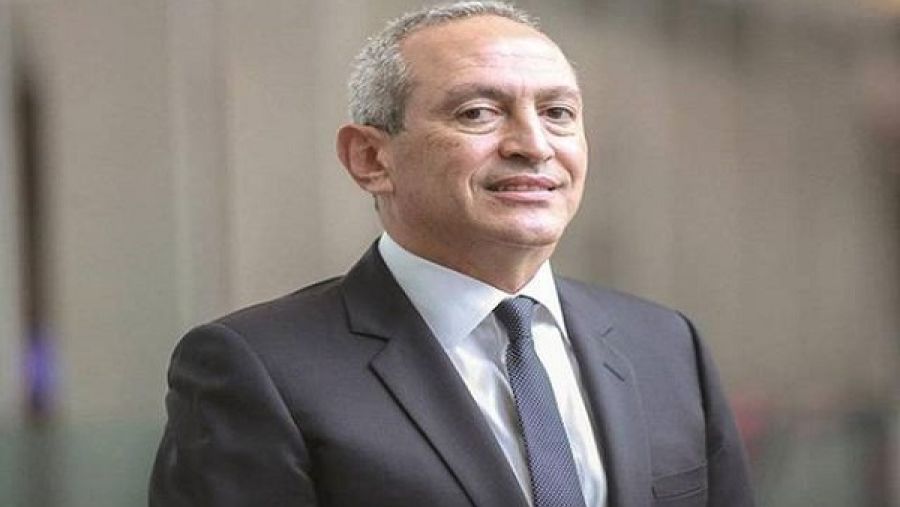 الملياردير المصري ناصف ساويرس يتصدر القائمة بثروة صافية تقدر بـ 6.6 مليار دولار.