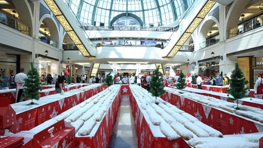 ستتوافر القطعة الكاملة (60 سم) من الكعكة مقابل 100 درهم، ويمكن شراء شريحة واحدة منها مقابل خمسة دراهم