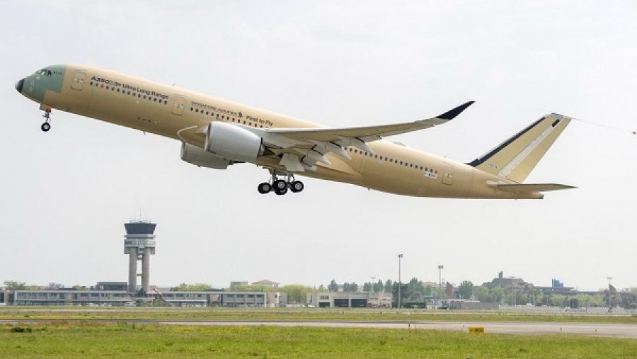 أكملت الطائرة والمزودة بمحركات رولز-رويس Trent XWB رحلة اختبارية قصيرة للتصديق على التعديلات الخاصة بهذا الطراز مقارنة بمعايير طائرة A350-900 المعتمدة.