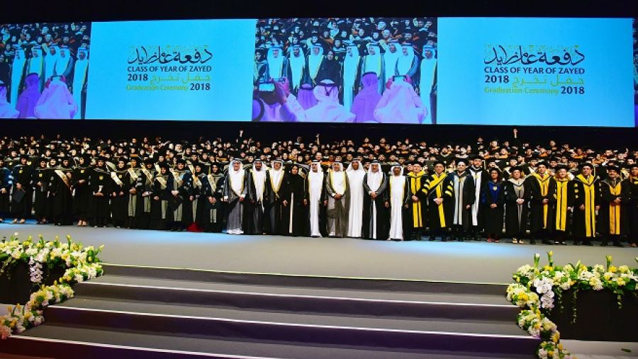 1368 خريج وخريجة من بينهم 688 من طلبة برامج البكالوريوس و507 من طلبة برامج الماجستير و16 من الحاصلين على درجة الدكتوراة و157 من خريجي البرامج العسكرية. كما تضم 443 خريج وخريجة من الحاصلين على مرتبة الشرف.