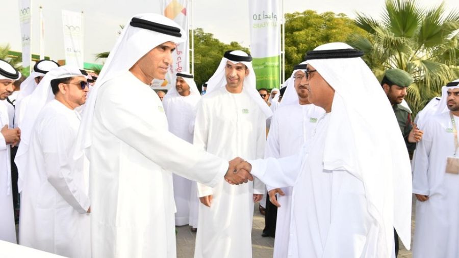 يوسف الرئيسي، المدير التنفيذي للشؤون الحكومية في شركة الفطيم للسيارات يستقبل عبدالله البسطي، الأمين العام للمجلس التنفيذي لإمارة دبي، لإطلاعه على تقنيات الفطيم للسيارات