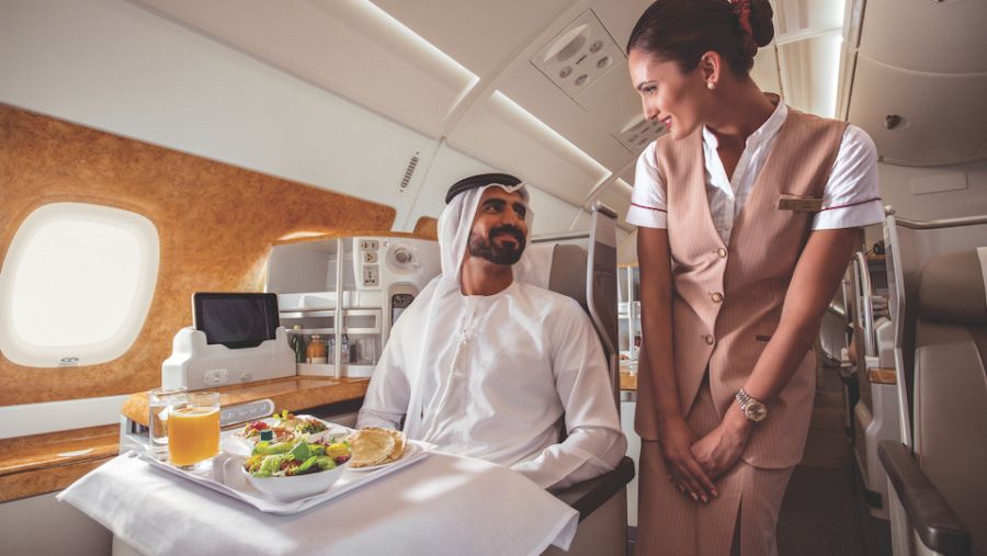 طيران الإمارات تنال جائزة "أفضل درجة أولى في العالم" من موقع "تريب أدفايزر" حسب خيارات المسافرين 