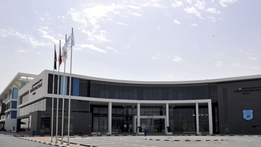 مدرسة جيمس فيرست بوينت
