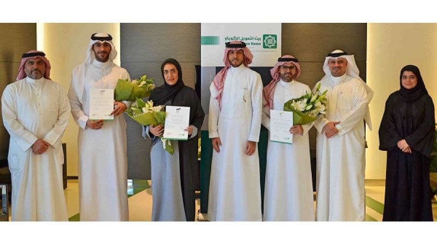 أعلن بيت التمويل الكويتي – البحرين عن إنضمام ثلاثة موظفين جدد الى برنامج "فرسان بيتك" وذلك لتميزهم وتقديمهم للعديد من الإنجازات الإستثنائية خلال الربع الثاني لعام 2017.