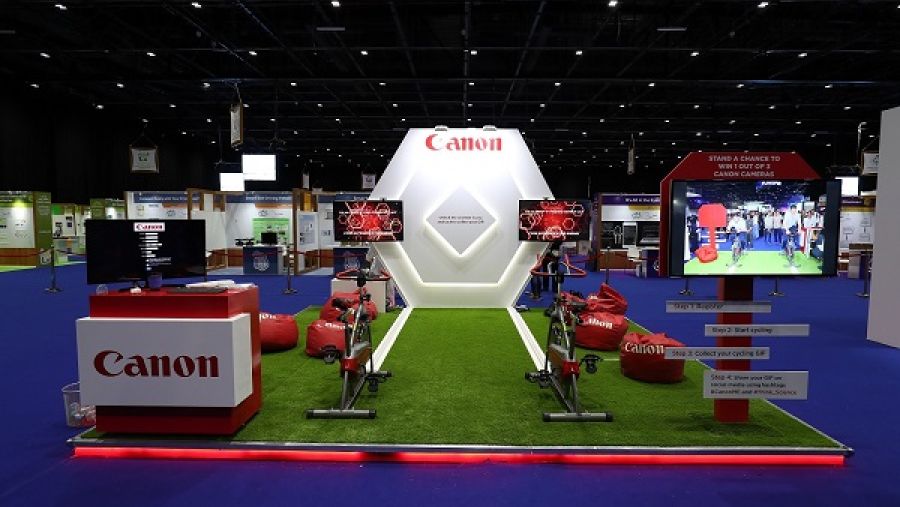 خلال مشاركة كانون  بمعرض 'بالعلوم نفكر'.