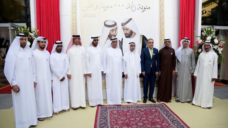 استقطب المهرجان أكثر من 45 عارضا متخصصا بتجارة السجاد والفنون قاموا بعرض مجموعة ضخمة من السجاد والمشغولات اليدوية لاقت اعجابا واقبالا من زوار المعرض.
