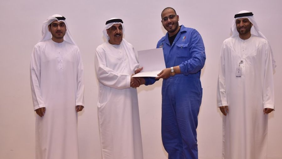 خلال تخريج الدفعة الأولى من المواهب الإماراتية التي شاركت في برنامج مركز التفوق للأبحاث التطبيقية والتدريب "سيرت" - كليات التقنية العليا.