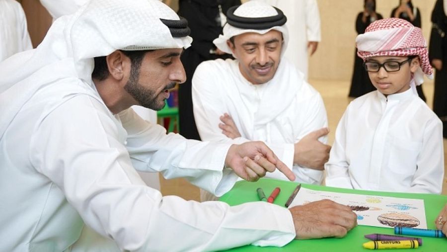 سمو الشيخ عبدالله بن زايد آل نهيان وسمو الشيخ حمدان بن محمد بن راشد خلال ورشة عمل من  الحدث العلمي لمركز محمد بن راشد للفضاء لعام 2017