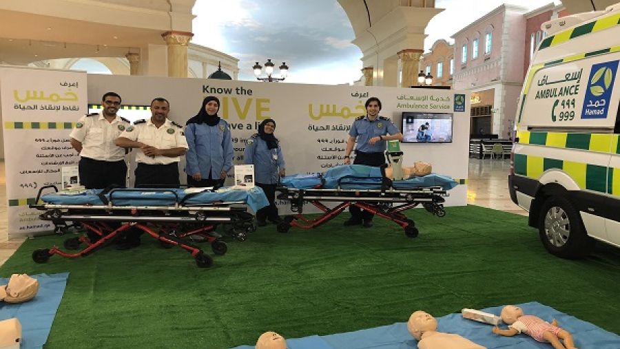 بدأت خدمة الإسعاف في مؤسسة حمد الطبية هذا الأسبوع نشاطاتها التوعوية في مركز فيلاجيو التجاري بهدف إلقاء الضوء على الرسائل الموجهة للجمهور في إطار حملتها الوطنية "اعرف الخطوات الخمس لإنقاذ الحياة".