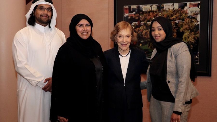 فريق "ويش" في قطر مع السيدة الأمريكية الأولى سابقاً، روزالين كارتر، أثناء تواجدهم في مركز كارتر في مدينة أطلانطا بولاية جورجيا