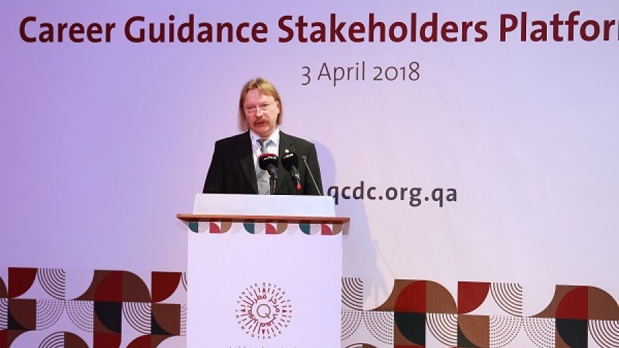 رايمو فيورينن، المتحدث الرئيسي في لقاء شركاء التوجيه المهني 2018، والأستاذ المشارك في المعهد الفنلندي للبحوث التعليمية بجامعة يوفاسكولا الفنلندية