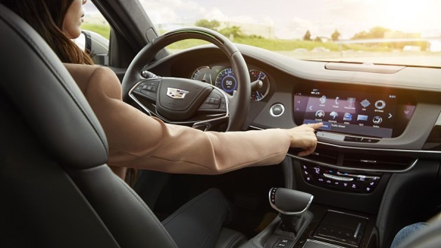 أصبحت ميّزة مساعدة السائق Super Cruise ممكنة عبر بيانات خارطة LiDAR الدقيقة ونظام التموضع الجغرافي GPS عالي الدقّة.