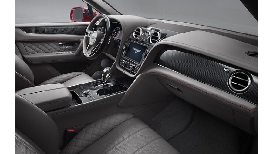 المقصورة الداخلية لمركبة Bentley Bentayga V8.