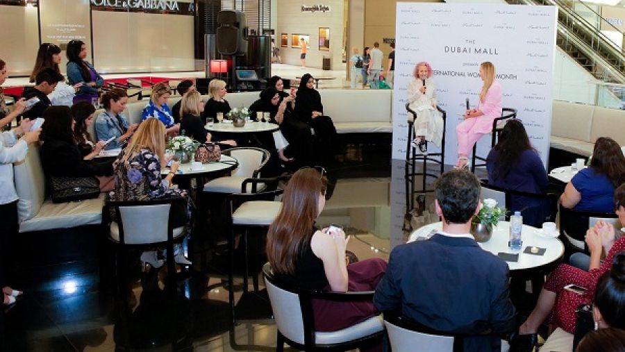 يمكن للسيدات الانضمام والمشاركة في حوارات حول العديد من القضايا التي تُعنى بها المرأة مثل تحقيق التوزان بين الحياة المهنية والشخصية.