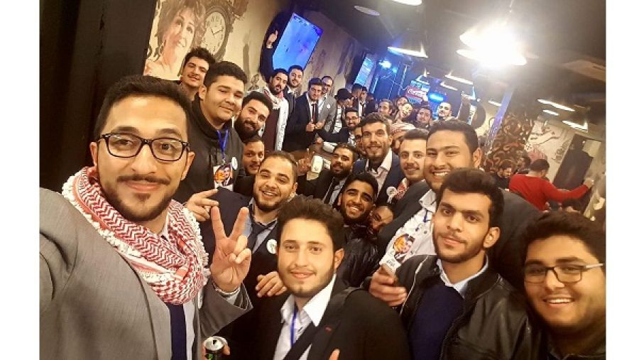 وسائل التواصل الاجتماعي تدعم آلاف المرشحين من صناع الأمل العربي من خلال البوستات والصور والفيديوهات.
