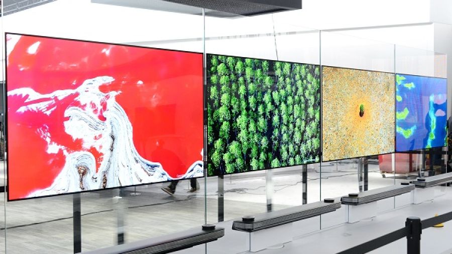 استطاعت شركة "إل جي" مع الانتشار الكبير لتقنية OLED وبفضل الخبرات التقنية التي تتمتع بها في هذا المجال، أن تضع قدماً واثقة لها في هذه السوق؛ حيث بات تلفزيونOLED من "إل جي" يسيطر على تصنيفات المستهلكين، حائزاً على لقب الملك