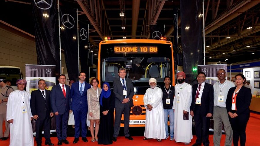 هذا الطراز المتطوّر من الحافلات يضم باقة فريدة من خصائص السلامة والتي تشمل أحزمة أمان ثلاثيّة النقاط، ومقاعد مقاومة للحريق، وكاميرا خلفيّة بحيث يتمكن السائق من رؤية الأطفال الموجودين خارج الحافلة