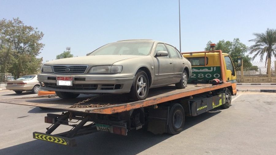 وجه مفتشو بلدية مدينة أبوظبي 70 إنذاراً لأصحاب السيارات المهملة بغية إعطائهم الفرصة لسحب وتنظيف سياراتهم من الأتربة المتراكمة عليها،ومدته ثلاثة أيام وهو المدة القانونية للإنذارات الرسمية.