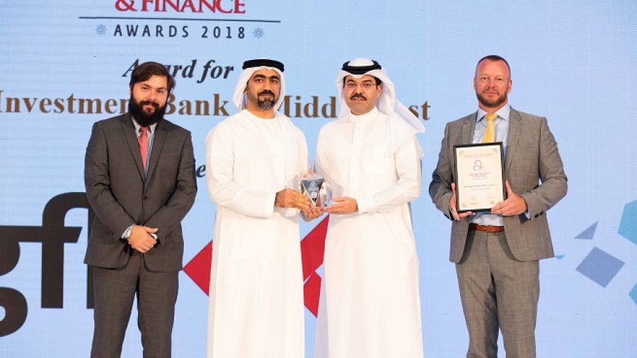 قام باستلام الجائزة نيابة عن مجموعة جي إف إتش، السيد محمد عبدالملك، رئيس توظيف الاستثمار وإدارة العلاقات بمجموعة جي إف إتش.