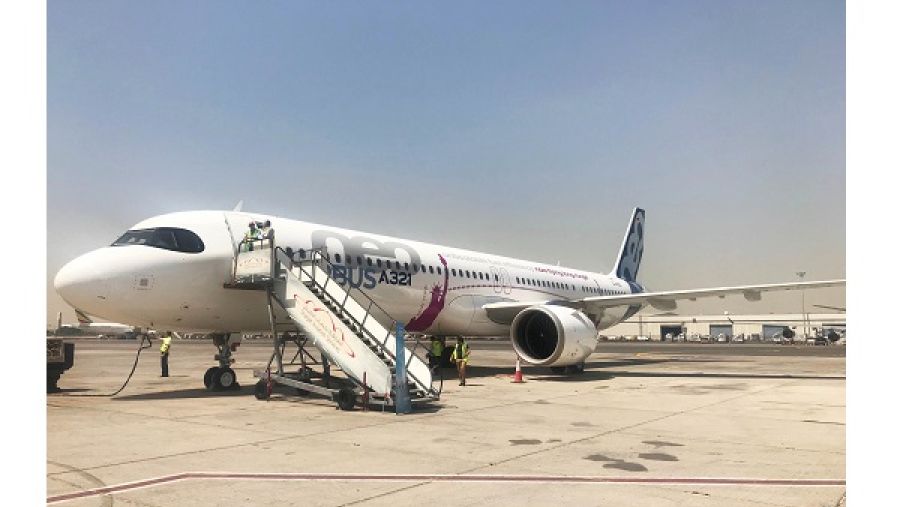 تقوم الطائرة المسجلة برقم MSN7877 والمزودة بمحركات CFMLEAP-1A برحلتها التجريبية للحصول على شهادات المطابقة والاعتماد وفقاً لوكالة سلامة الطيران الأوروبية.