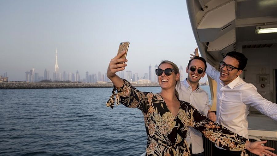 تلك هيئة الطرق والمواصلات أسطولاً يتكون من تسعة قوارب "فيري" تنقل الزوار بين ثماني محطات.