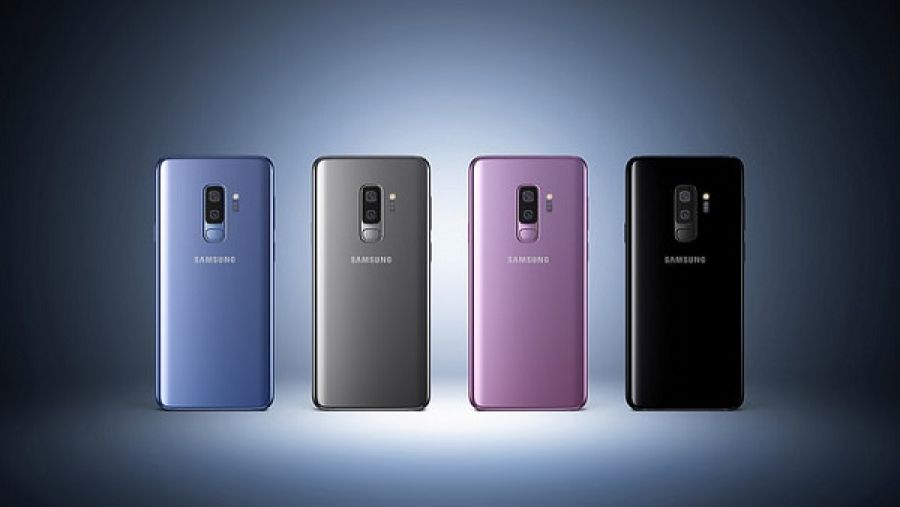 يأتي هاتف Galaxy S9 بأربعة ألوان – البنفسجي الليلكي والأسود الحالك والتيتانيوم الرمادي، بالإضافة إلى الأزرق المرجاني والذي سيتوفر قريباً في الأسواق.