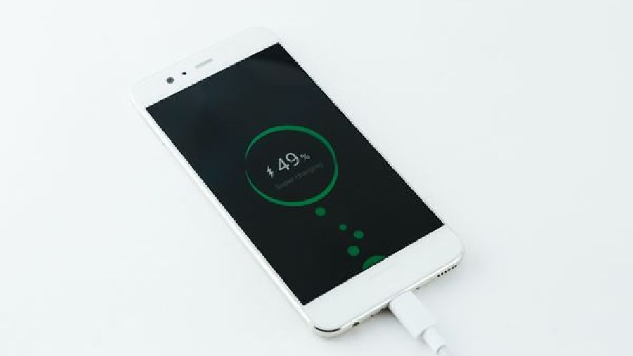 يتميز كل من هواوي  P10 Plus وهواوي P10 بتصميم أنيق ورقيق يمنح المستخدم قبضة مريحة.