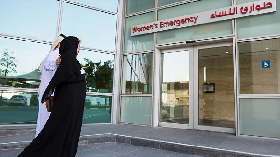 يتولى مركز صحة المرأة والأبحاث توفير خدمات الرعاية التي تلبي الاحتياجات الفردية لكل امرأة وعائلتها وذلك تحت إشراف فريق متعدد الاختصاصات من الأطباء من ذوي الكفاءات العالية والممرضين الماهرين وموظفي الدعم المتخصصين. 