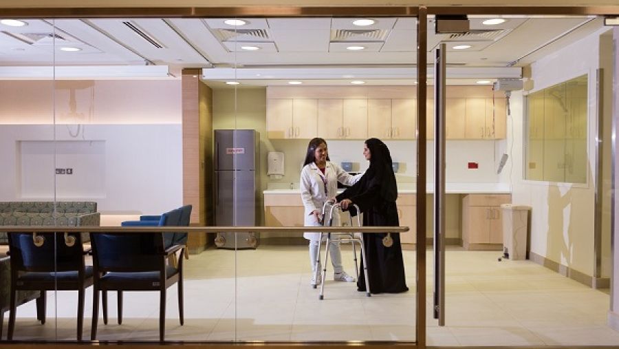 1-	جناح محاكاة الحياة اليومية يساعد المرضى في اكتساب أو استعادة المهارات التي يحتاجونها للعودة إلى ممارسة حياتهم بصورة طبيعية معتمدين على أنفسهم.