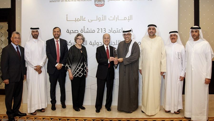 تكريم وزارة الصحة ووقاية المجتمع من اللجنة الدولية المشتركة لاعتماد المنشآت الصحية JCI بعد استحقاق دولة الإمارات المركز الأول عالمياً في اعتماد المنشآت الصحية بعدد 213.