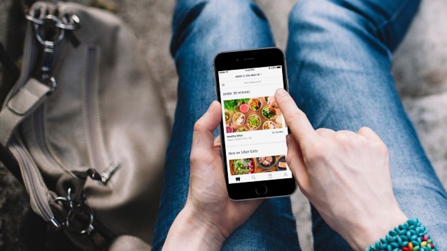 سيصبح تطبيق Uber Eats أول خدمة عالمية لطلب الطعام تقدم خدماتها في هاتين الدولتين، بإصدار محلي يزيد سهولة تعامل العملاء الناطقين باللغة العربية معه.

