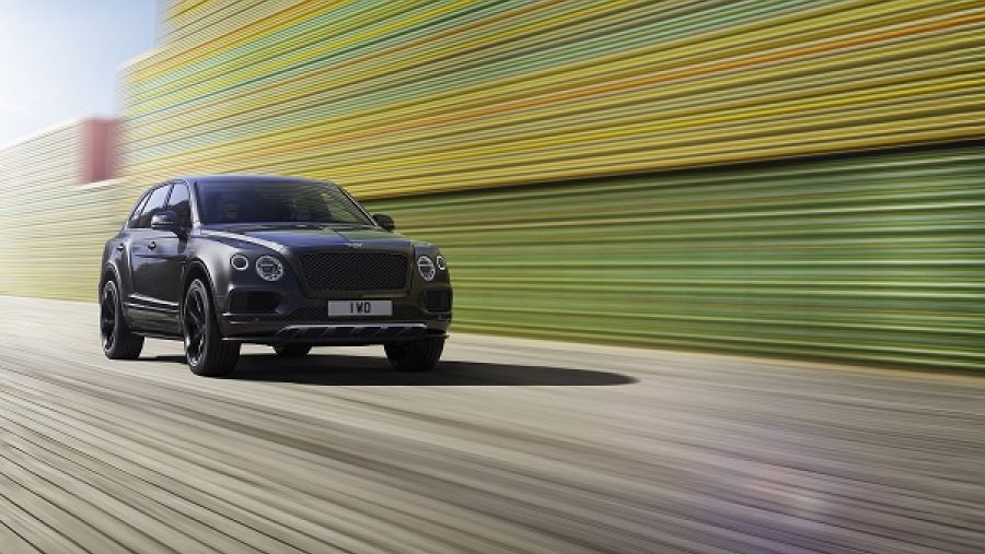 تتألّق Bentayga Black عبر مجموعة من اللمسات التصميمية الداخلية والخارجية الفريدة 