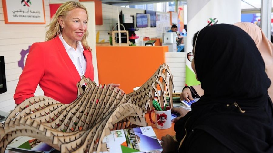 بترا تركاما، أستاذ مساعد في الإدارة بكلية إدارة الأعمال بالجامعة ومديرة مركز الابتكار والريادة 