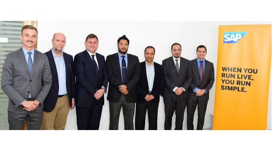 توقيع شركة "مارس هايبرماركت" العمانية عن إبرام شراكة في مجال التحول الرقمي مع عملاقة برمجيات الأعمال العالمية 