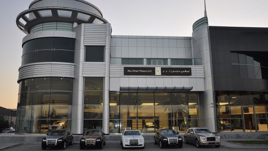  شركة أبوظبي موتورز هي الوكيل الأول في توفير هذه الخدمة، الأمر الذي يستقطب العديد من العملاء من جميع أنحاء العالم لإجراء عمليات شراء وصيانة السيارات ضمن مرافقها رفيعة المستوى. 