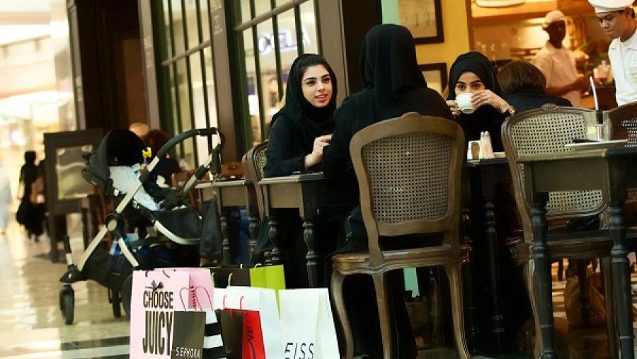 خلال جلسة الافطار.