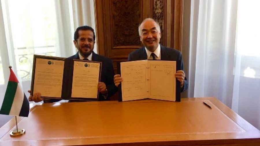 وقع عن دولة الإمارات اتفاقية المساعدة المتبادلة في المسائل الضريبية سعادة معضد حارب مغير الخييلي، سفير الدولة لدى الجمهورية الفرنسية.
