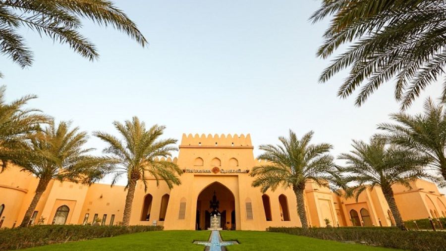 يعتبر فندق تلال ليوا الفندق الأشهر في صحراء الربع الخالي، فهو مستوحى من روعة وجمال الصحراء الأخاذة.