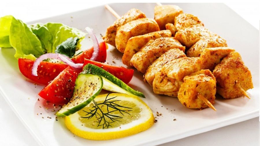 يقدم العرض مجموعة مختارة من أشهى أطباق الكاري والكباب الهندية.
