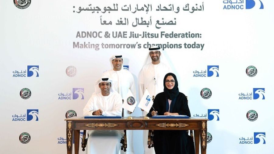 وقع الاتفاقية كُلٌ من ريم البوعينين، رئيس قسم المسؤولية المجتمعية بشركة "أدنوك"؛ وفهد علي الشامسي، المدير التنفيذي لاتحاد الإمارات للجوجيتسو، أمين عام الاتحادين الآسيوي الدولي بحضور عدد من المسؤولين من الجانبين.