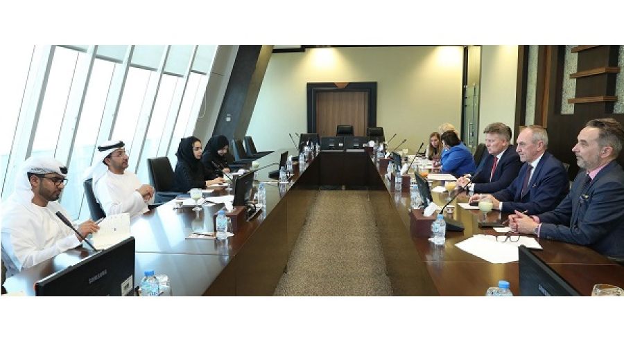 ناقش الاجتماع سبل توطيد العلاقات الاقتصادية والتجارية بين البلدين في مختلف المجالات ذات الاهتمام المشترك.